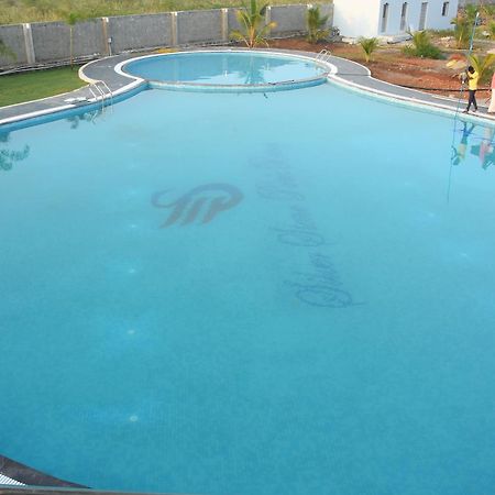 Silver Stone Park Resort, Kovilpatti Εξωτερικό φωτογραφία